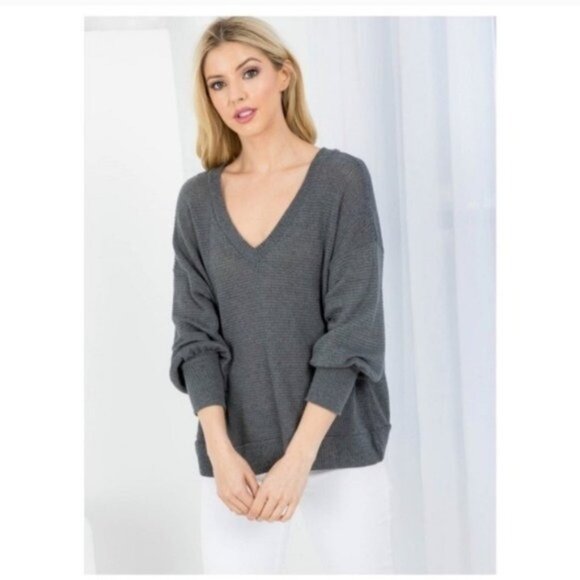 CHARCOAL V-NECK CUFFED SLEEVE WAFFLE TOP. NEW - Picture 1 of 7